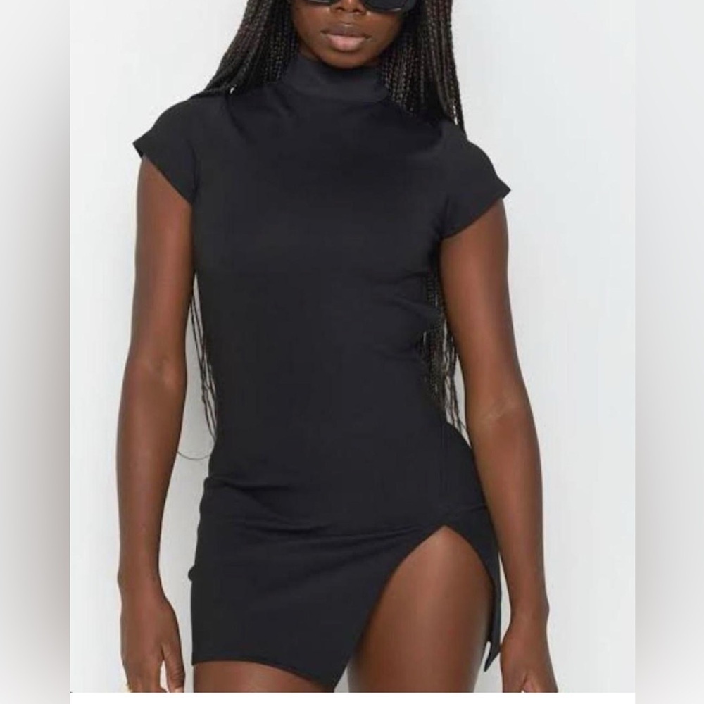 NWOT beginning boutique exotica backless dress